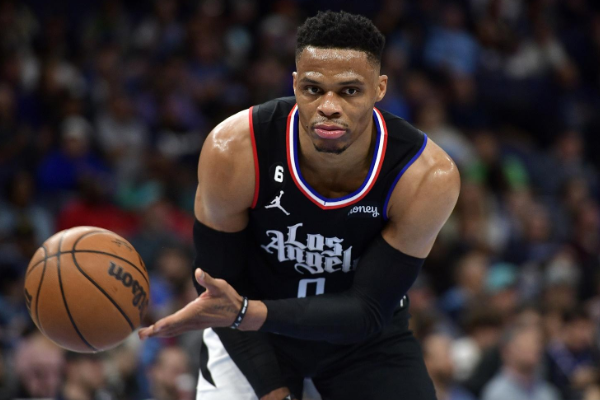 NBA季后赛：威少孤军奋战，0罚球砍下37分创下历史纪录