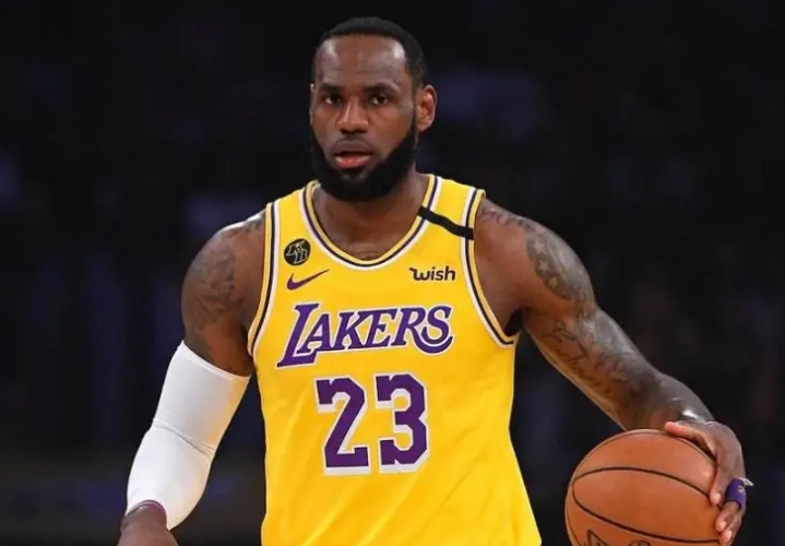 NBA有没有出现过场均三双数据?